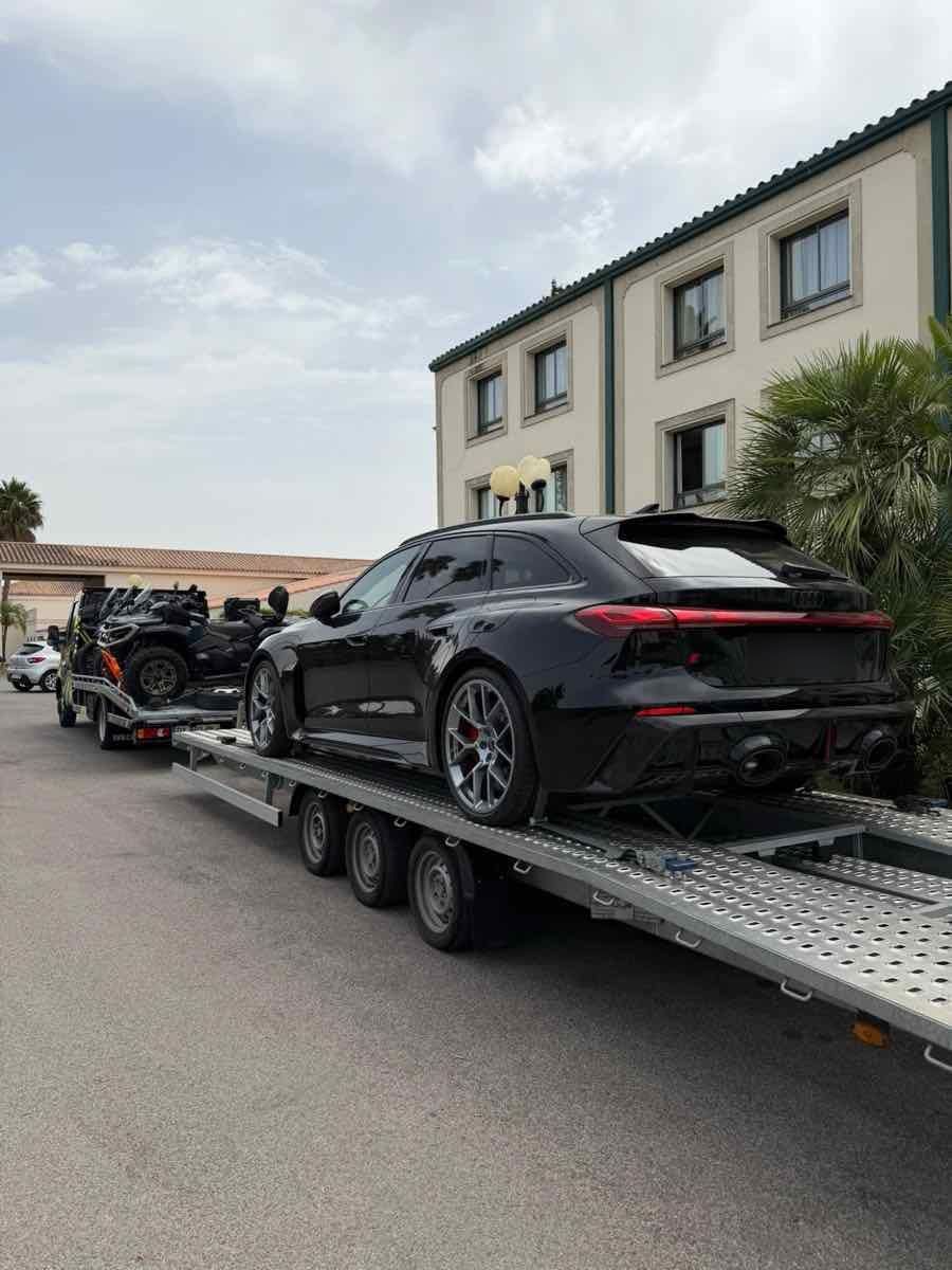 Transport d'une Audi RS break et de quads